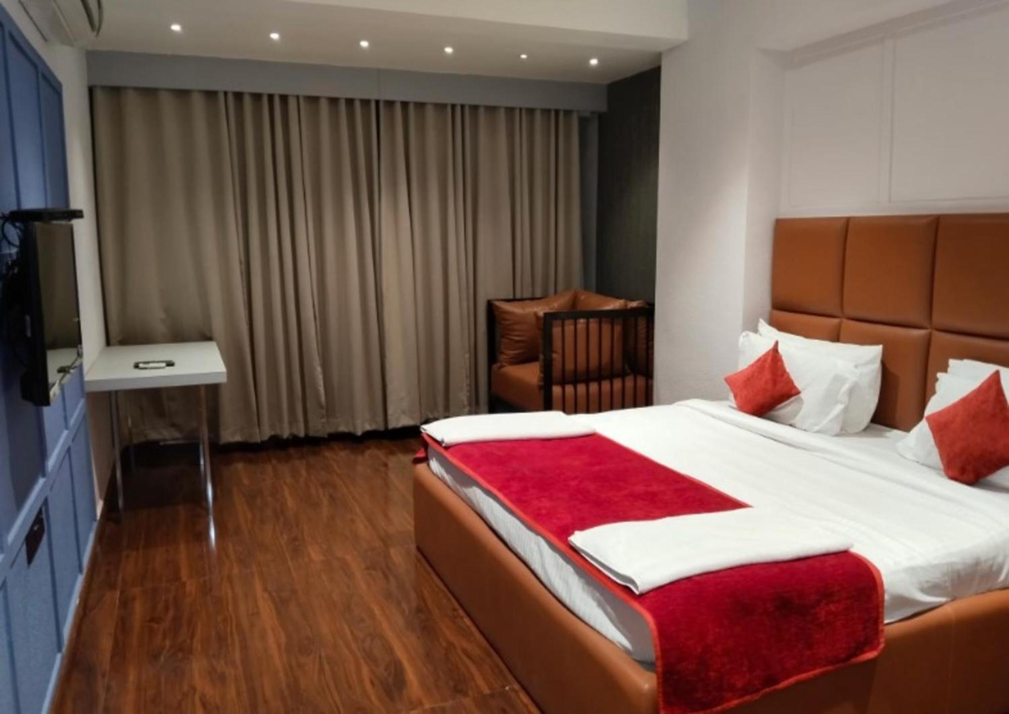Hotel Balaji Central Ratlām Dış mekan fotoğraf