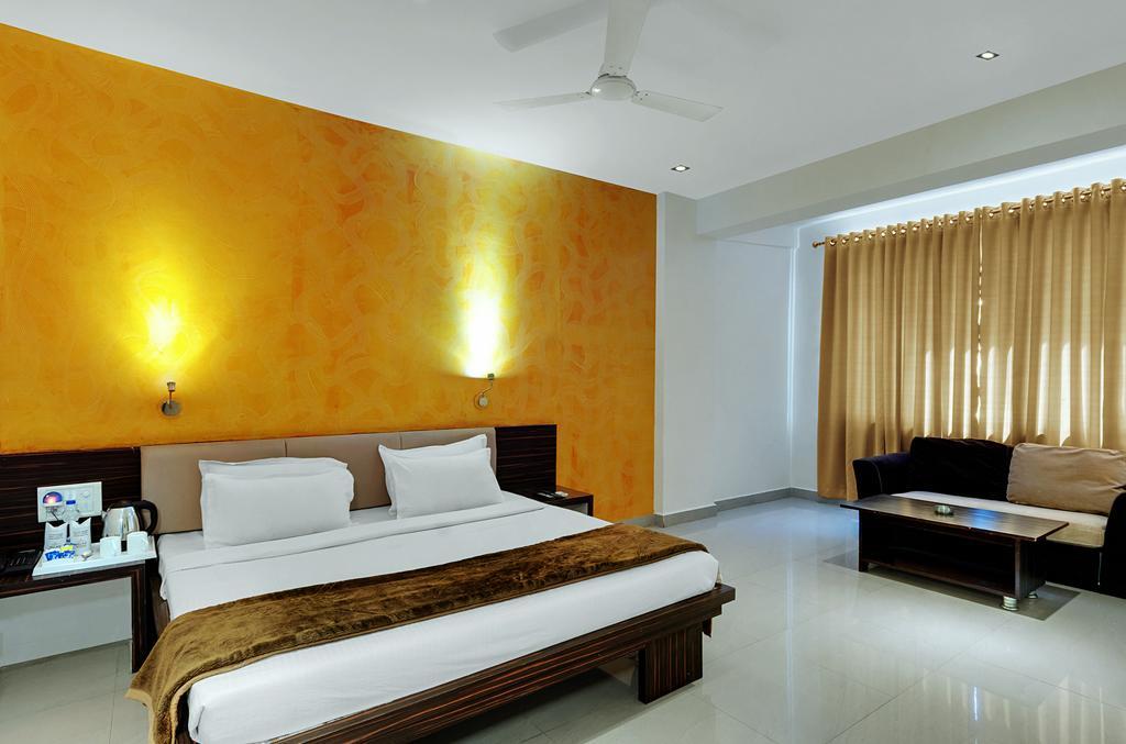 Hotel Balaji Central Ratlām Oda fotoğraf