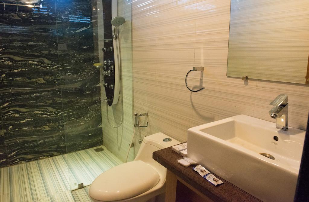 Hotel Balaji Central Ratlām Oda fotoğraf