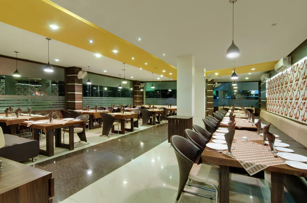 Hotel Balaji Central Ratlām Dış mekan fotoğraf